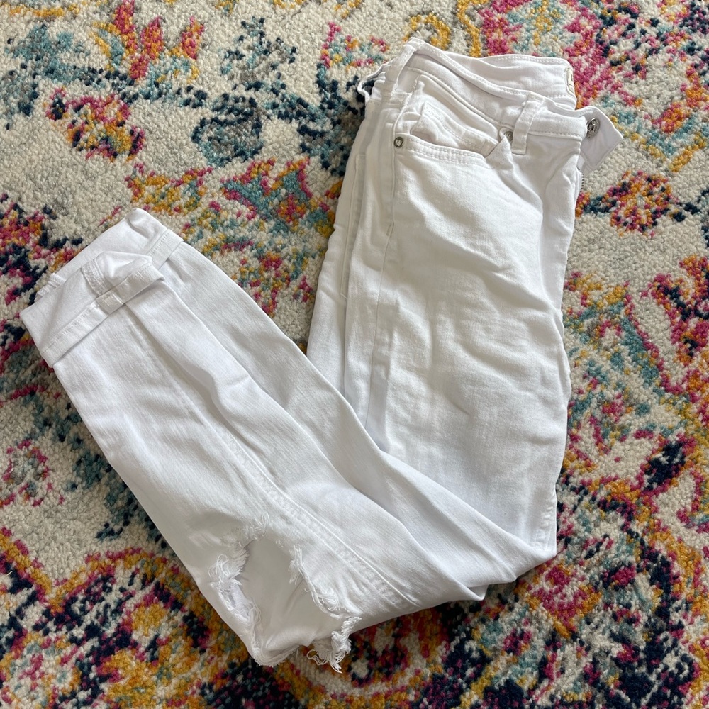 White skinny jeans
